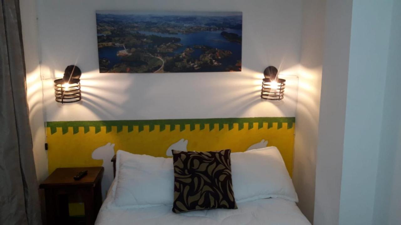 Hostel-Affordable Rooms With Private Bathroom San Juan Guatape Bagian luar foto